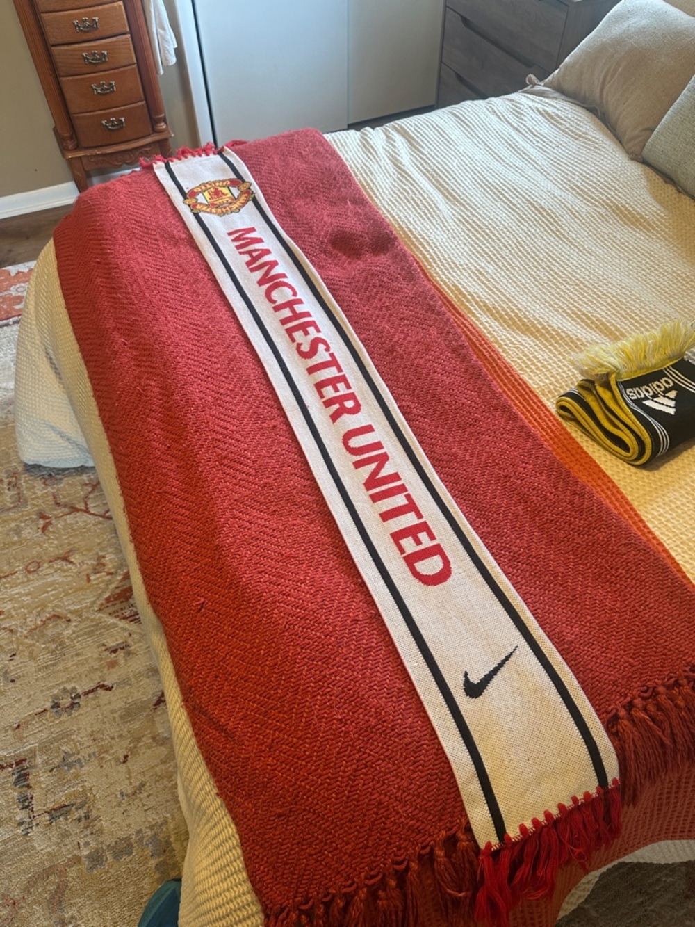 Nike Manchester United White and Red Soccer Scarf